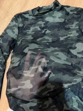 Camiseta Bershka camuflaje transparente S