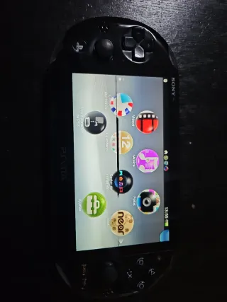 PS Vita 2000 Negra con raya en pantalla