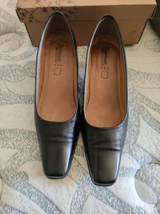 Zapatos de salón negros para mujer