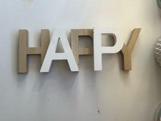 Letrero decorativo HAPPY de madera