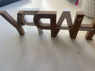 Letrero decorativo HAPPY de madera