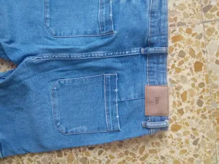 Zara. Pantalones vaqueros cargo