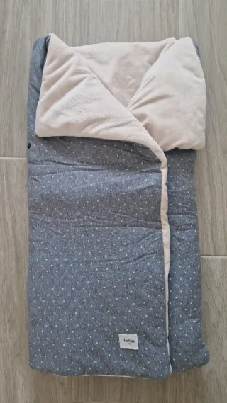 Saco cuco gris con puntos blancos