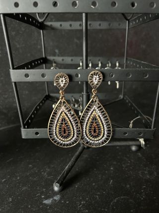 Pendientes largos bisutería dorados