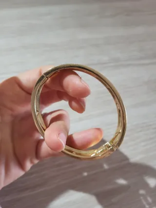 Pulsera rígida dorada cristales