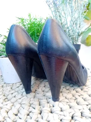 Zapato de tacón vintage negro en piel auténtica