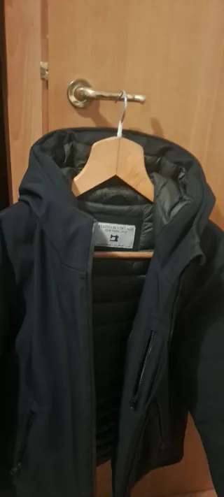 Giubbotto blu scuro con cappuccio