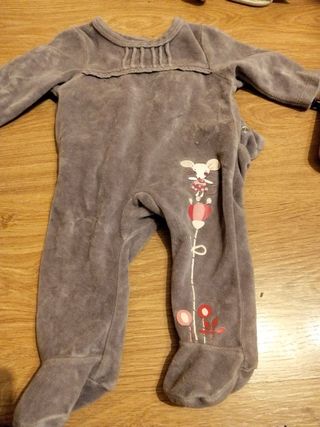 Ropa de muñecos: pijamas y cubrepañales