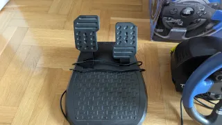 Thrustmaster T150 Volante y Pedales