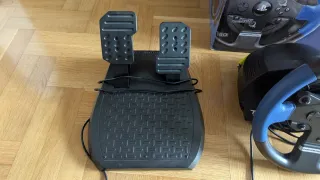 Thrustmaster T150 Volante y Pedales