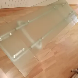 Mesa de cristal y metal