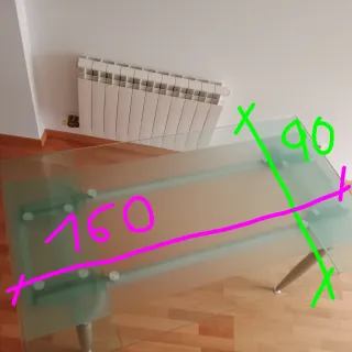 Mesa de cristal y metal