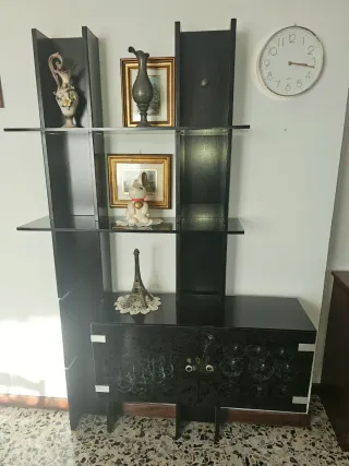 Libreria bar design legno e vetro nero