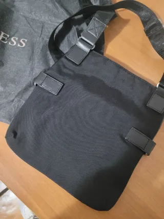 Borsello Guess uomo nero e argento