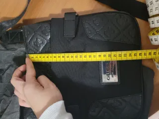 Borsello Guess uomo nero e argento