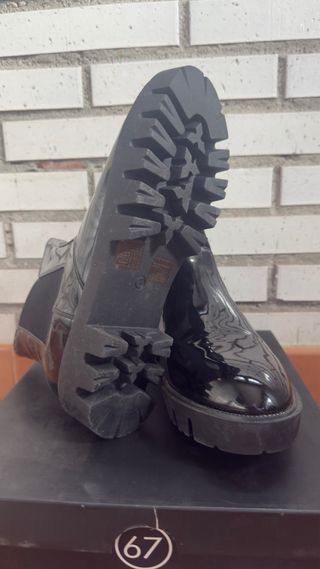 Botines charol chica negros Precio original 75€