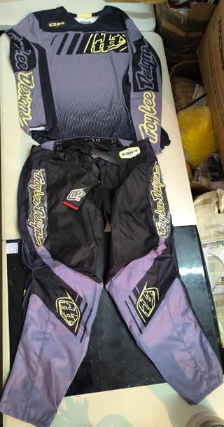 Conjunto Moto Troy Lee Designs sin estrenar