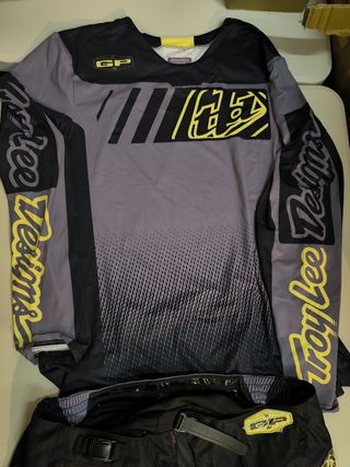 Conjunto Moto Troy Lee Designs sin estrenar