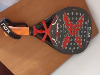 Pala Padel Nox MM2 Pro Manu Martin y paletero