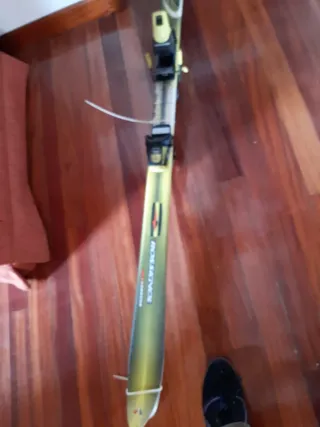 Esquís Dynastar 146 cm y fijaciones