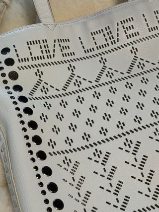 Bolso Desigual blanco con tachuelas