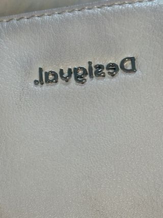 Bolso Desigual blanco con tachuelas