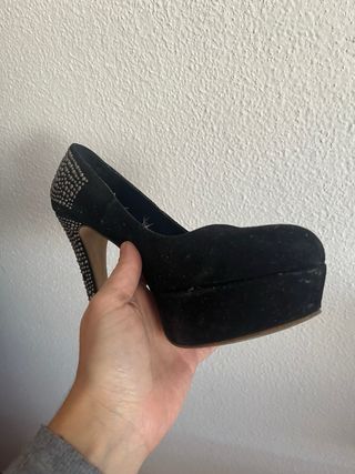 Zapatos de salón negros con pedrería (zapato joya)