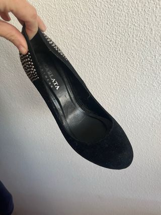 Zapatos de salón negros con pedrería (zapato joya)