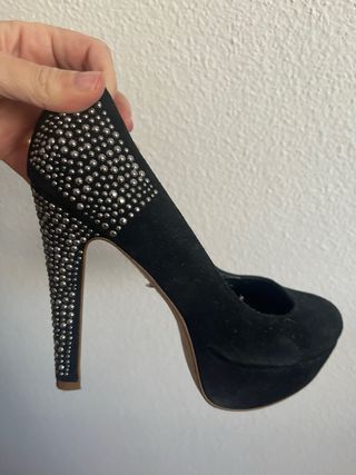 Zapatos de salón negros con pedrería (zapato joya)