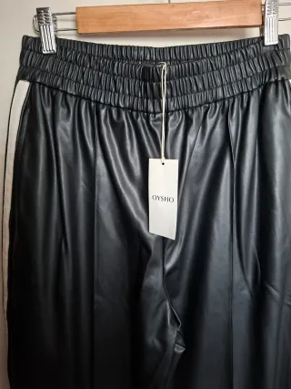 Pantalón polipiel negro