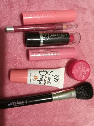 Pack Maquillaje W7: Labial, Blush, Pincel y Más