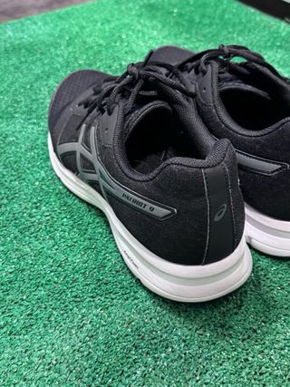 Zapatillas Asics Negras y Blancas Talla 48