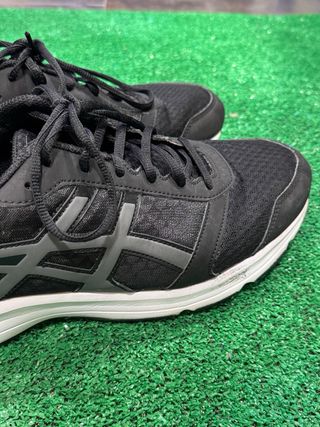 Zapatillas Asics Negras y Blancas Talla 48