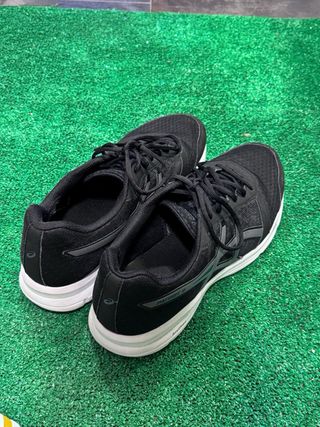 Zapatillas Asics Negras y Blancas Talla 48