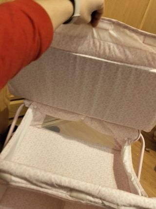 Cambiador con cuna y almacenamiento