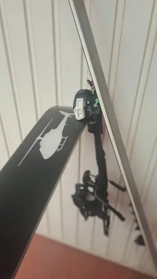 Esquís freeride Head con fijaciones travesia