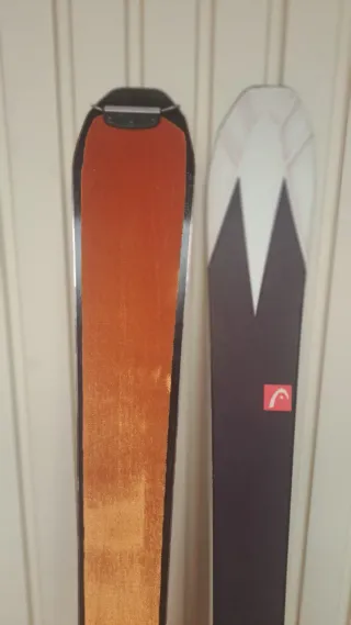 Esquís freeride Head con fijaciones travesia