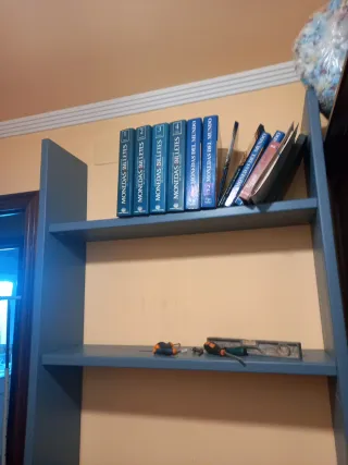 Estantería azul de madera  2.20cm de alta x 96cm d