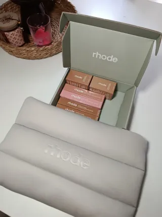 Pack Maquillaje Rhode: Neceser, Liptint, Blush