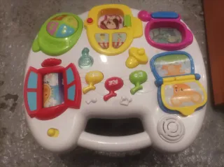 Mesa de actividades para bebé