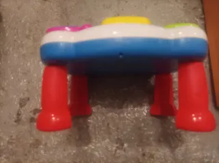 Mesa de actividades para bebé