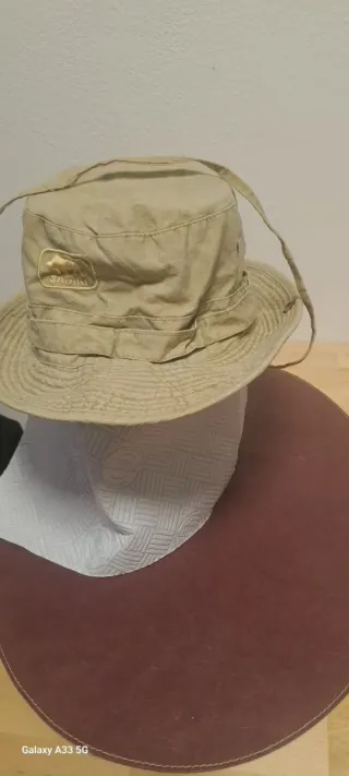 Cappello pescatore beige con stampa