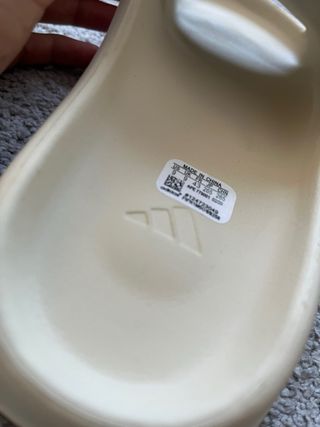 Chanclas Yeezy Beige