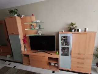 Muebles salón y mesa modernos con luces