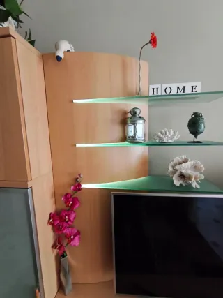 Muebles salón y mesa modernos con luces