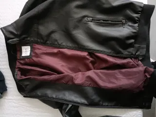 Giubbotto uomo in pelle nero