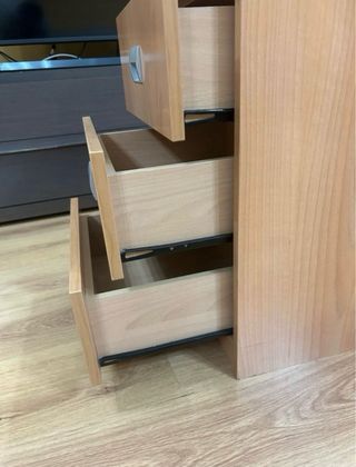 Mesita de noche 3 cajones madera clara