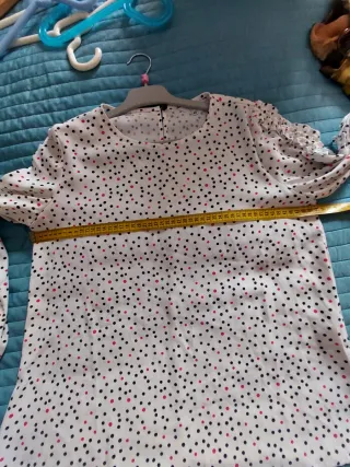 Blusa de mujer con lunares