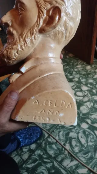 Figura de escayola antigua