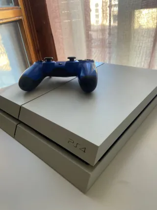 PS4 Blanca con Mando Original